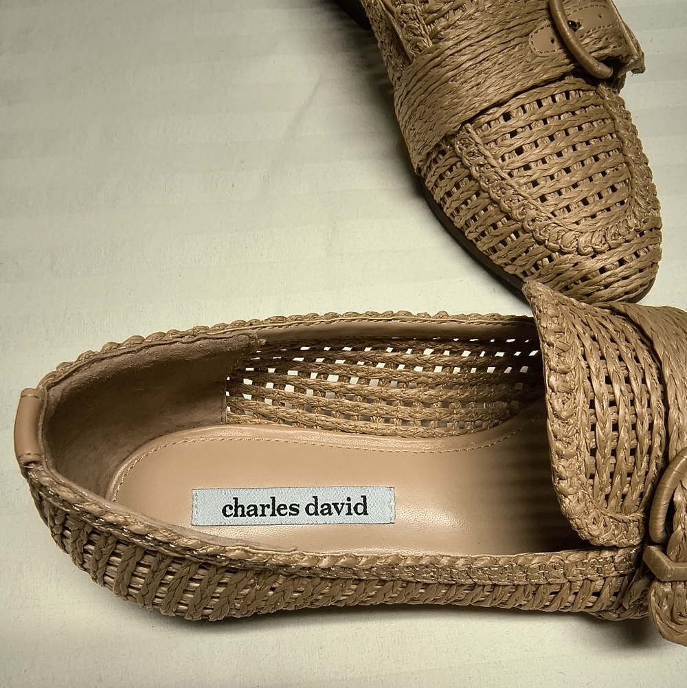 Charles Davis Women's Tan Loafers Size 10M - Picture 4 of 9
